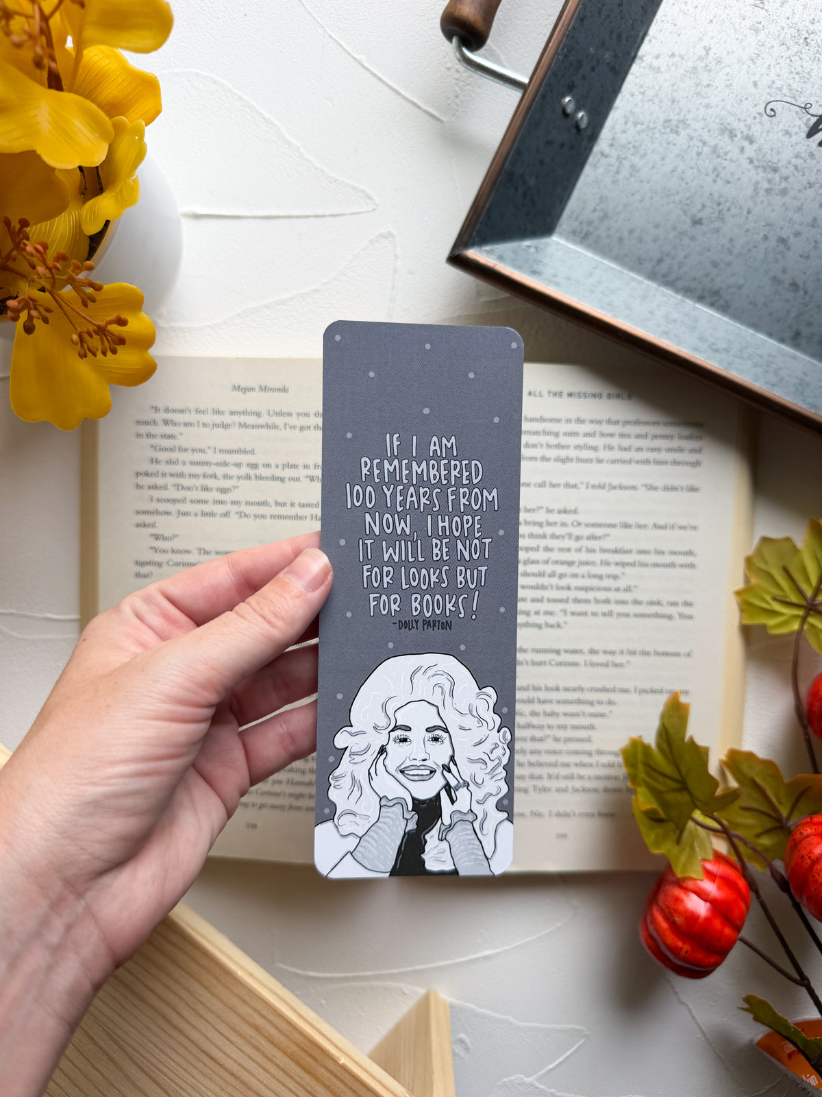 Books > Looks Bookmark