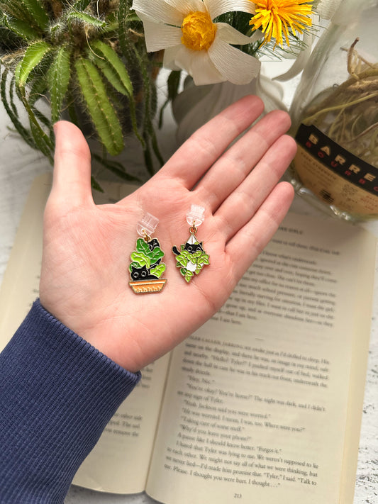 Cat in Plant Kindle Charm